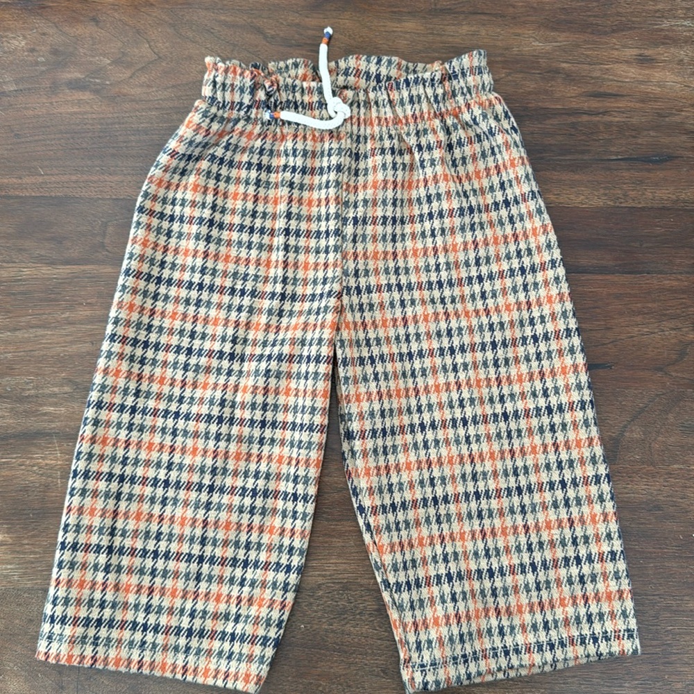 Drawstring houndstooth pants.